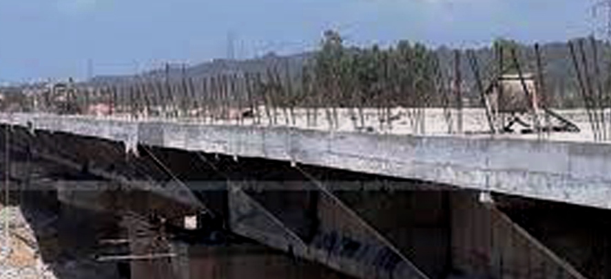 जिरेदीखोलामा निर्माणाधीन पुल अलपत्र 